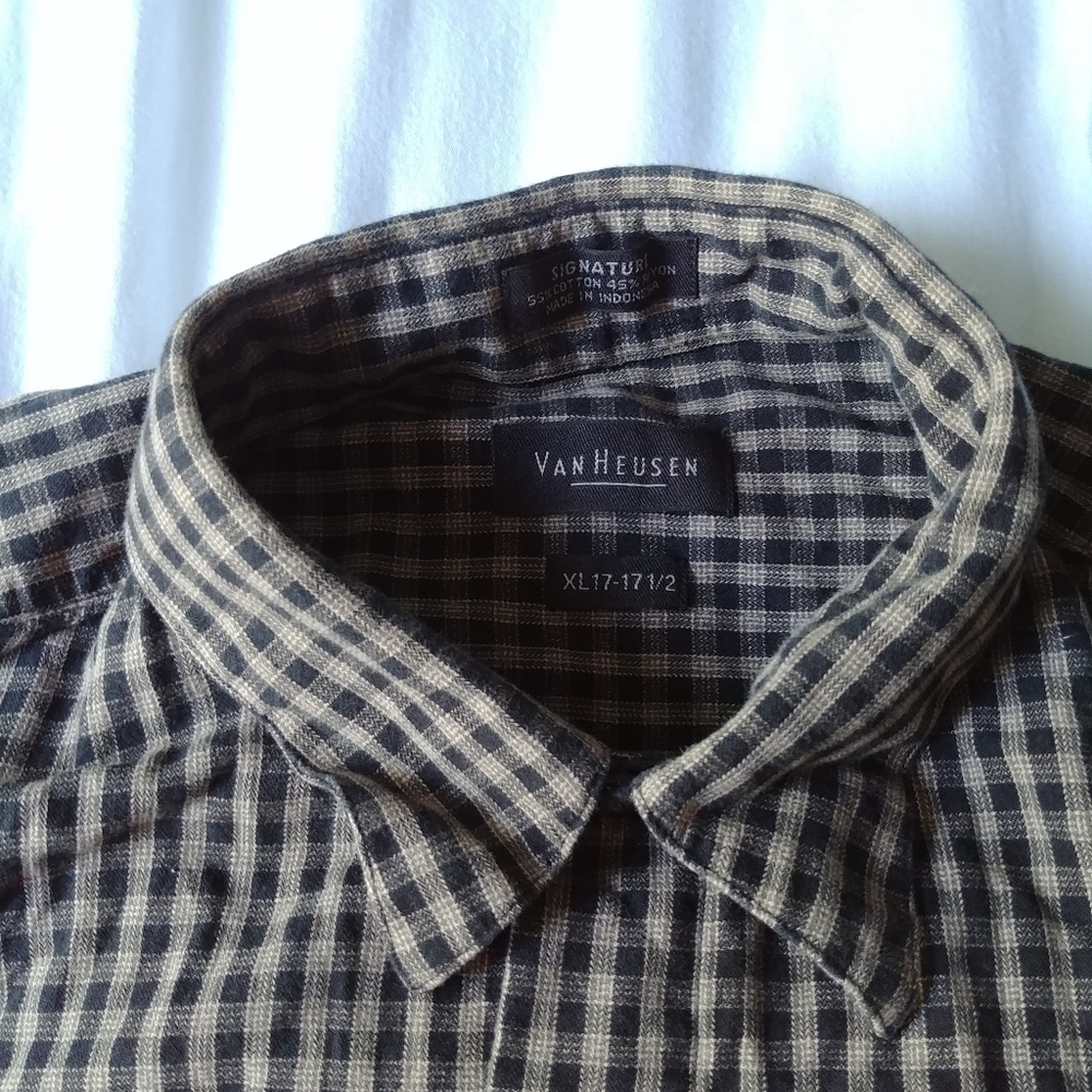 Van Heusen long sleeve mini plaid button shirt